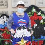 От имени участника Великой Отечественной войны возложены цветы к памятнику погибшим воинам в селе Большие Бакалды