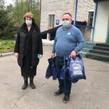 Врачам Псковской межрайонной больницы передали продуктовые наборы к чаю
