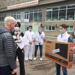 Больницы Красноярска и края получили подарки от Валерия Семенова