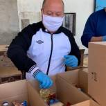 Волонтеры и депутаты доставляют продуктовые наборы жителям Калмыкии