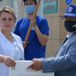 Партийцы Онгудайского района передали медикам 500 экспресс-тестов на коронавирус и медицинские маски