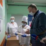 В рамках акции «Спасибо врачам» партийцы продолжают помогать медикам