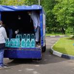 Московские партийцы передали воду в перепрофилированную для лечения коронавируса больницу