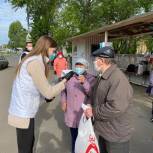 В Пензе волонтеры раздали пять тысяч масок дачникам