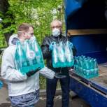 Московским медикам передали полтонны бутилированной воды