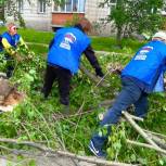Депутат-единоросс помог справиться с последствиями урагана в селе Сокур