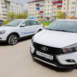 Сахалинские партийцы передали новые автомобили в помощь социальным работникам 