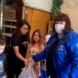 Волонтеры Сургута помогли многодетной семье
