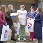Депутаты оказали помощь маленьким пациентам Гематологического отделения 