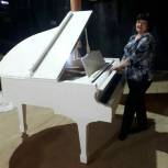 Новый белоснежный рояль в рамках проекта «Культуры малой Родины» доставили в МКЦ «Марковский» Чайковского городского округа