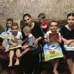 Заур Аскендеров поздравил многодетные семьи в Махачкале с Международным днём защиты детей