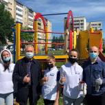 В Нефтекамске партийцы запустили акцию по окраске детских площадок