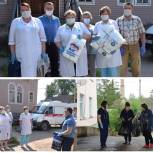 В Опочке и Стругах Красных медикам скорой помощи передали защитные костюмы