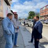 Жители Октябрьского района обратились к депутату с просьбой установить знаки ограничения парковки у рынка