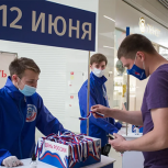 В Нижегородской области «Единая Россия» раздала почти 800 тысяч ленточек в цветах российского флага