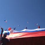 Ленты триколор, флаги и флэшмобы – в регионах встретили День России
