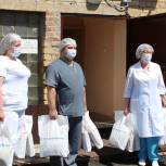 В Уваровский COVID-центр передали продуктовые наборы для медиков