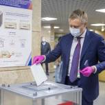 Врио губернатора НАО Юрий Бездудный проголосовал за поправки в Конституцию РФ