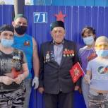 В Кигинском районе дома ветеранов украсили красные звезды