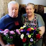 Партийцы поздравили супружескую пару в Октябрьском районе с «Золотой свадьбой»