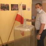 Киракосян проголосовал по поправкам в Конституцию на избирательном участке в Вольске
