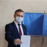 Глава администрации Комсомольского района Александр Осипов проголосовал за внесение поправок в Конституцию РФ