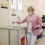 Рима Баталова отметила высокий уровень организации на участке для голосования в Уфе