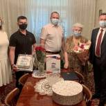 «Единая Россия» в Волгограде поздравила одного из старейших членов партии с Днем рождения