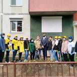 Дворы тобольских ветеранов украшают цветами