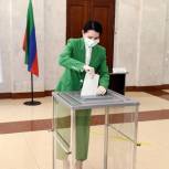 Елена Ельникова приняла участие в голосовании по поправкам в Конституцию РФ