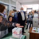 Андрей Травников проконтролировал соблюдение санитарных норм во время голосования на участках в Бердске