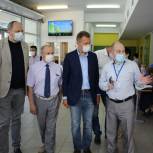 Никита Чаплин посетил избирательный участок и волонтерский центр в Лобне