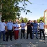 Партийцы раздали 20 тысяч лент триколора жителям Чеченской Республики