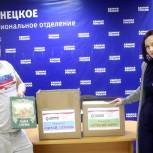 В НАО сторонники «Единой России» передали книги в библиотеку окружной больницы 