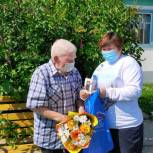 Ветерану из Уватского района вручили телефон