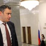 Госдума приняла закон о жилье для участковых, инициированный А.Хинштейном
