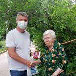 Александр Сидоров вручил медали ветеранам