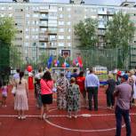 В Новосибирске установлена многофункциональная спортивная площадка в рамках партпроекта «Территория детства»
