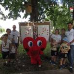 Единороссы Солнцевского района вручили подарки семьям