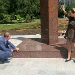 Партийцы Лобни проконтролировали ход строительства мемориала воинской доблести