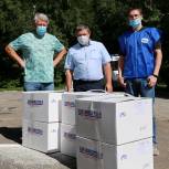 Новосибирские единороссы привезли средства индивидуальной защиты в детскую инфекционную больницу