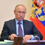 Путин поддержал идею перенести "Бессмертный полк" на 2021 год