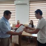 Волонтеров Кизляра награждили благодарностями и памятными подарками