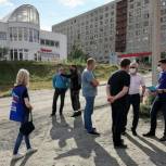 Оленегорские единороссы проверили благоустройство места отдыха горожан