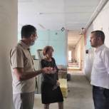 Дмитрий Грибков проверил темпы ремонта здания детской поликлиники Нерехтской ЦРБ