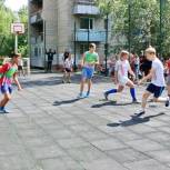 Депутаты - единороссы приняли участие в открытии турнира по футболу среди дворовых команд 