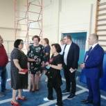 Ирина Роднина высоко оценила качество ремонта школьного спортзала в пригороде Ульяновска