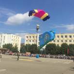 Показательные прыжки с парашютом ко Дню ВДВ