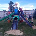 Благодаря помощи депутата Алексея Красникова в Карачевском районе появилась еще одна детская площадка