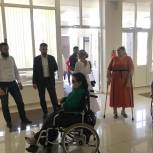 Партийцы проверили доступность общеобразовательных учреждений для людей с ОВЗ